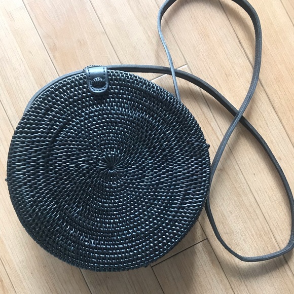 Adorable black round rayan bag by The Canyon - Picture 1 of 7